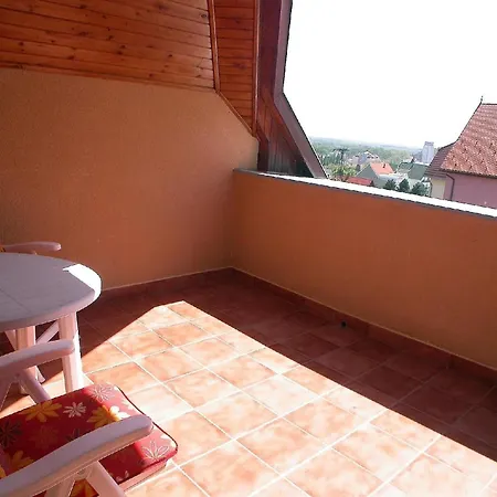 In Mit Eigenem Balkon 公寓 *