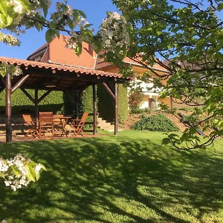Apartment In Mit Eigenem Balkon