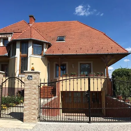 Apartment In Mit Eigenem Balkon