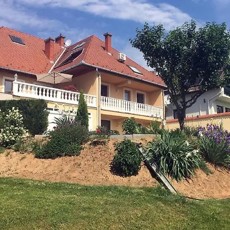 In Mit Eigenem Balkon Apartment Heviz